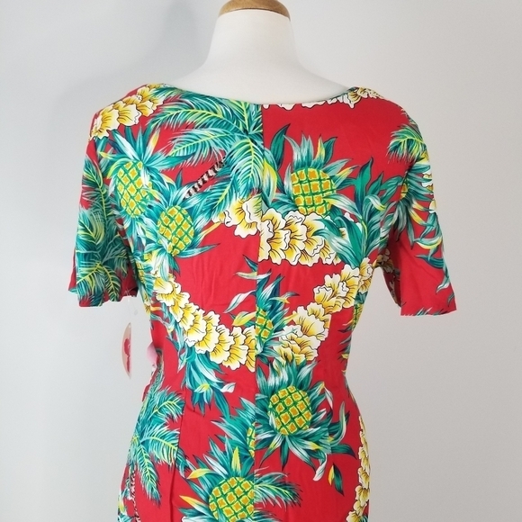 NWT Hilo Hattie Red Tropical Pineapple Print Hawaiian Wrap Dress Size M - Picture 3 of 14
